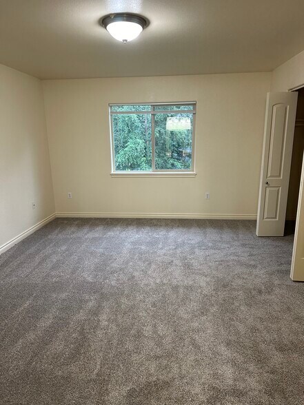 Building Photo - 2843 S Avalon Cir