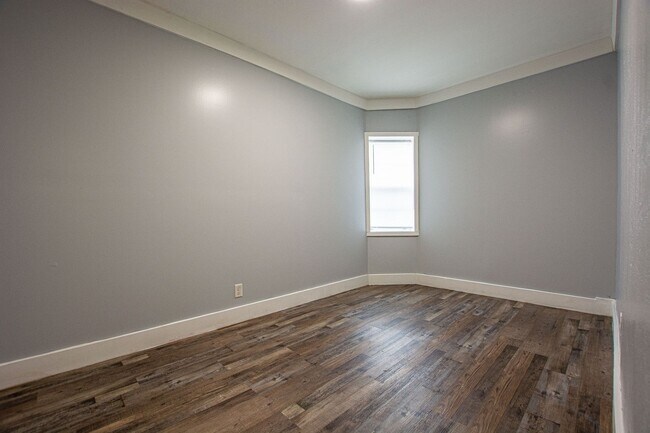 Building Photo - 2523 Ames Ave