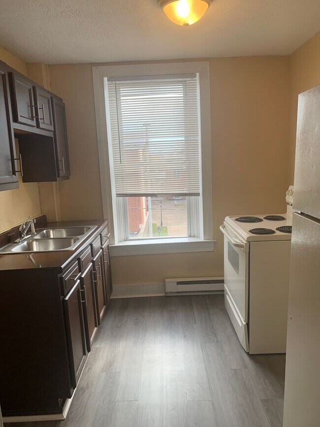 Building Photo - 1 Bed/1Bath East York City SD