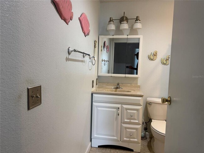 Building Photo - 1605 Cherry Hill Rd