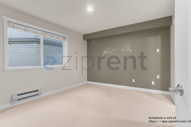 Building Photo - 717 E Denny Way