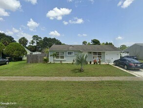 Building Photo - "Charming 2-Bed, 2-Bath North Port Retreat"
