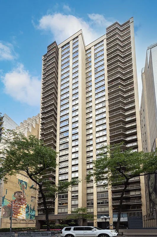 Building Photo - 245 E 44th St