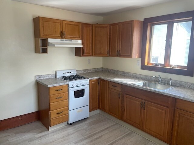Kitchen - 19 Central St