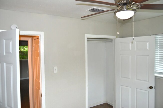 Building Photo - 5729 Emerson Dr