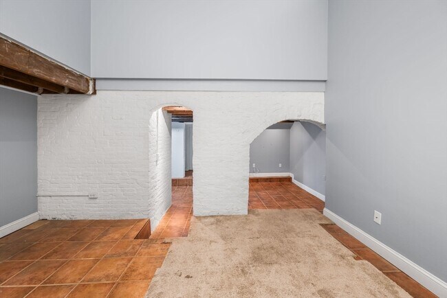 Building Photo - 330 1/2 E St