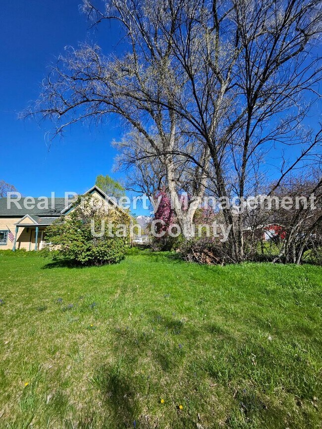 Building Photo - 209 S 400 E