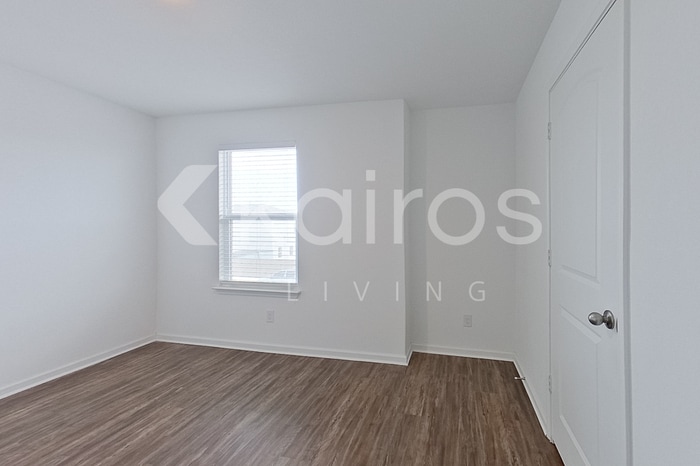 Building Photo - 946 Shady Brk