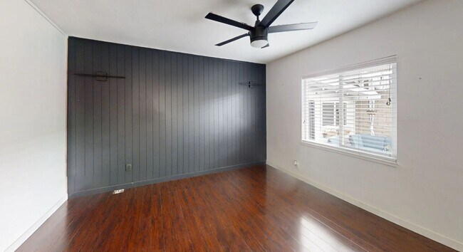 Building Photo - 1454 W Houston Ave
