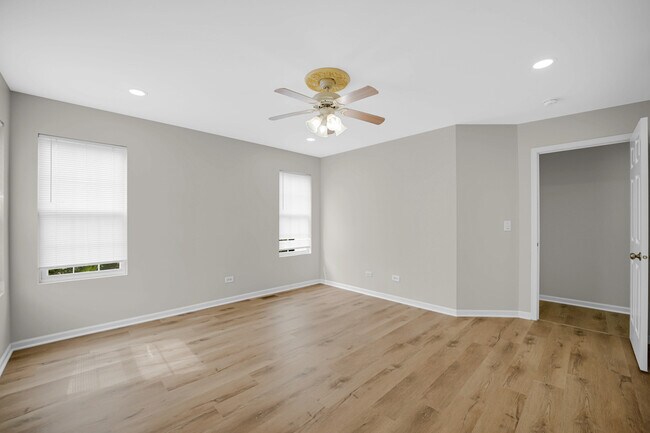 Building Photo - 4914 Montauk Dr