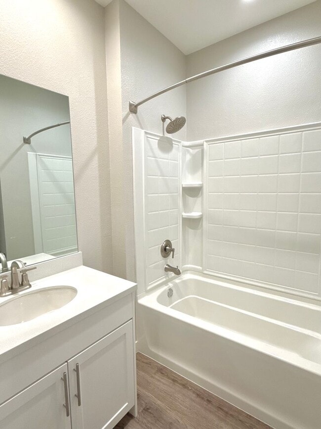 Building Photo - $4,190 / 4 BR - MODERN FREMONT TOWNHOME WITH JUNIOR SUITE, PRIVATE BALCONY & PRIME LOCATION!