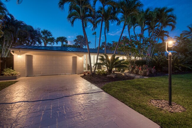 Building Photo - 1733 Coral Gardens Dr