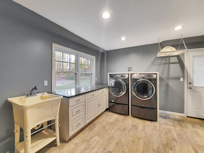 Building Photo - Rare Find! Private 4BR / 2.5BA Home on Nea...