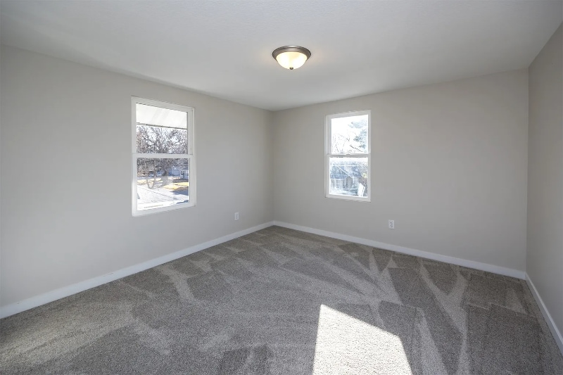 Building Photo - 1332 E Sheridan Ave