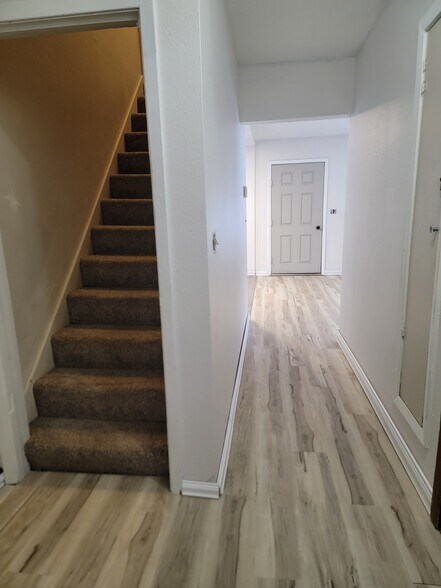 Building Photo - 802 Le Hillier St