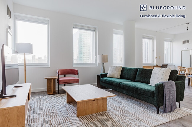 Building Photo - 70 W 45th St