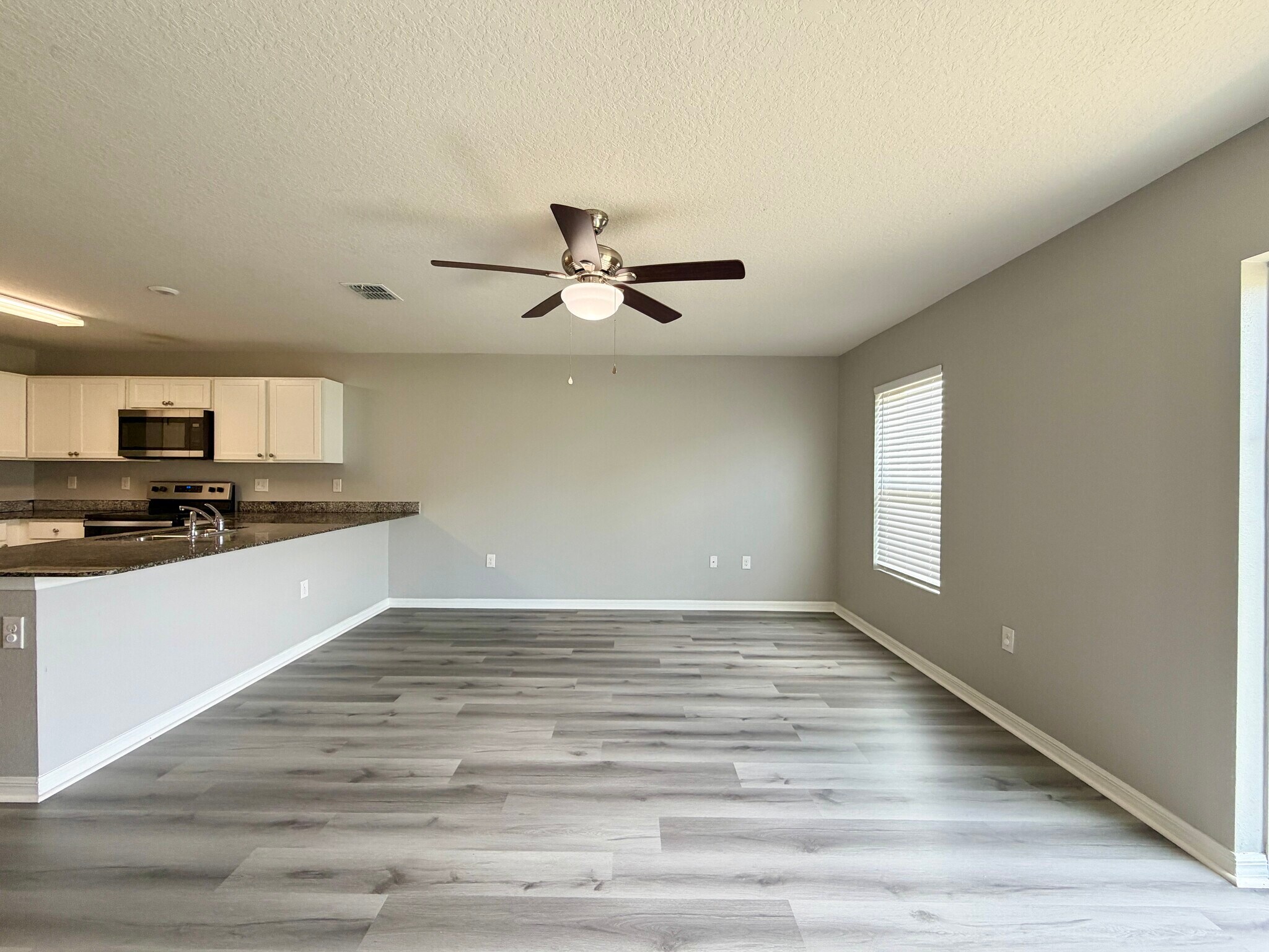 Building Photo - 687 Gila Dr