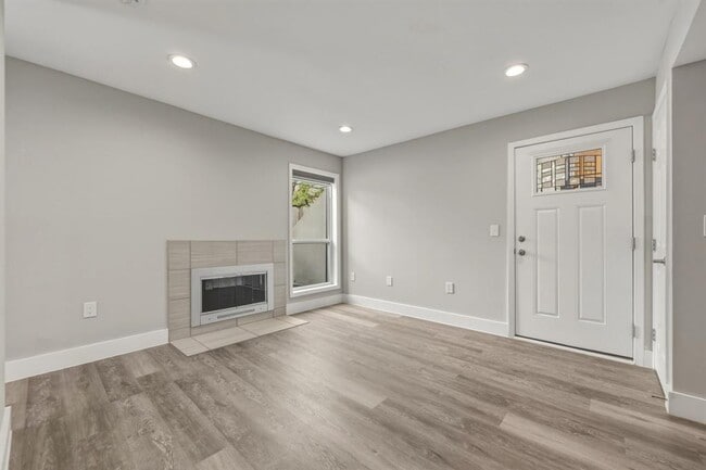 Building Photo - 935 La Posada Dr
