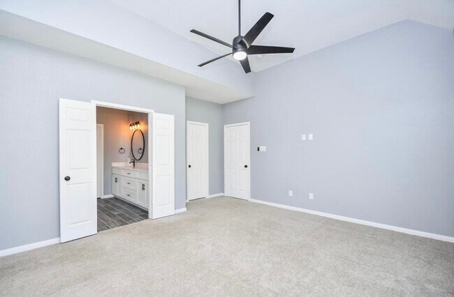 Building Photo - 18522 Autumn Park Dr