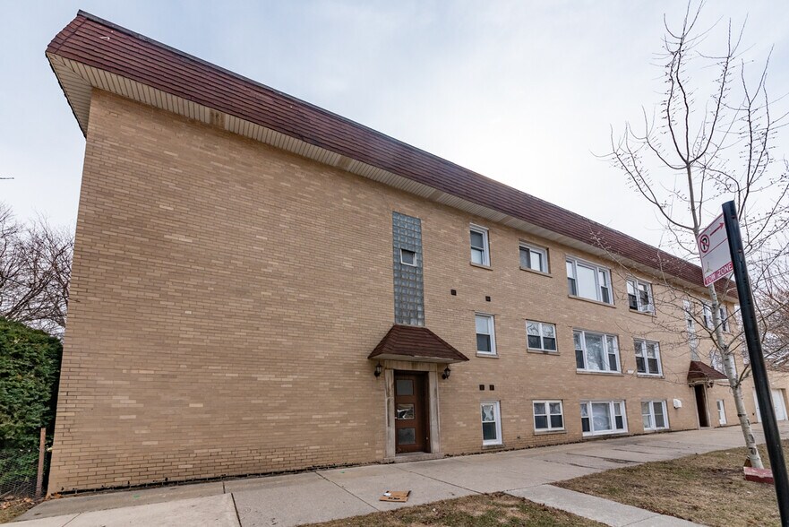 Building Photo - 3058 N Kostner Ave