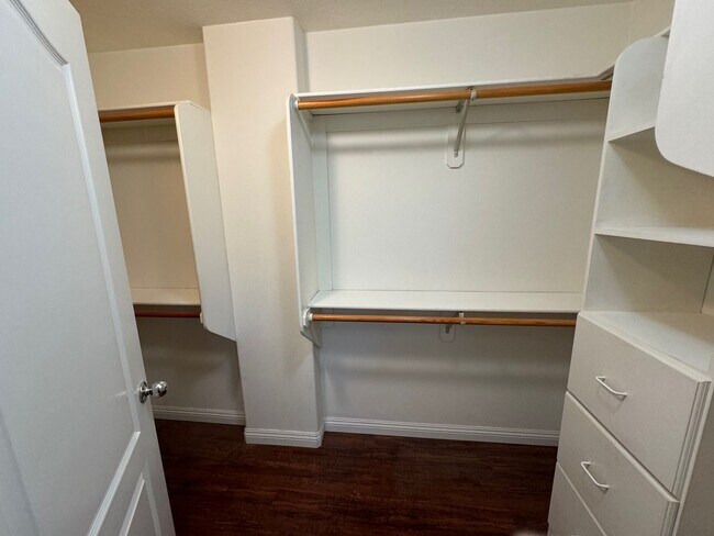 Building Photo - Updated newer home in gated Lang Ranch community