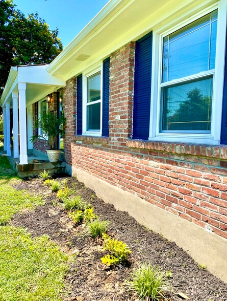 Building Photo - 8003 Broadfern Dr