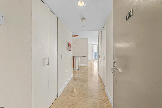 Building Photo - 526 Pacific Ave