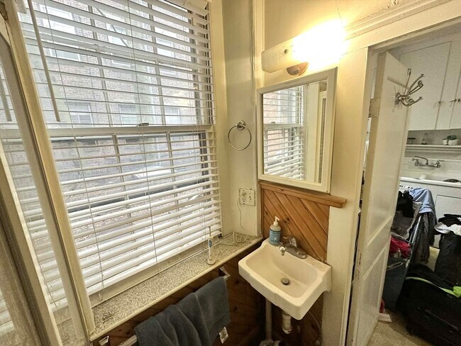 Building Photo - 83 Charles St