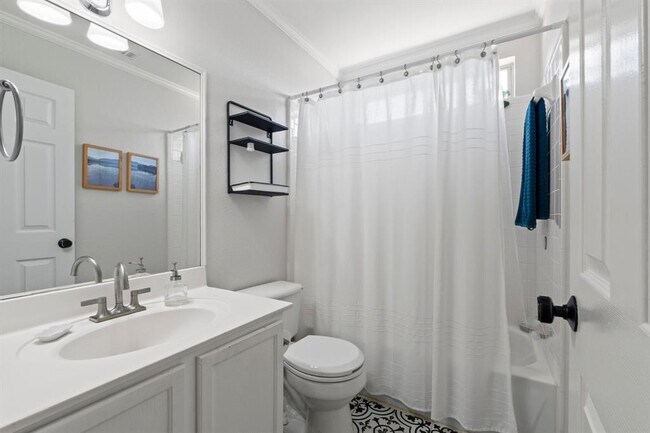 Building Photo - 3600 Malone Dr