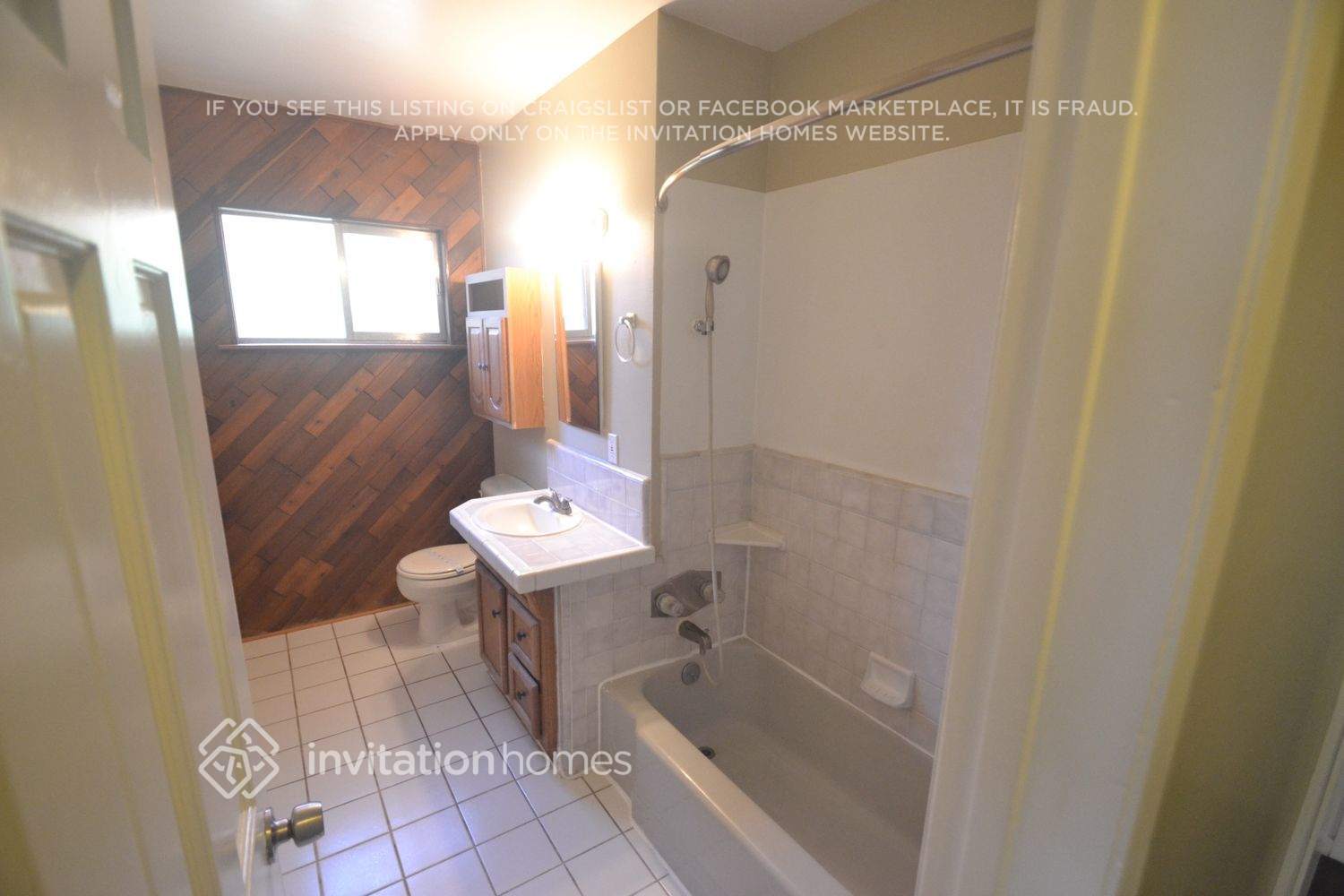 Building Photo - 533 W 224th St