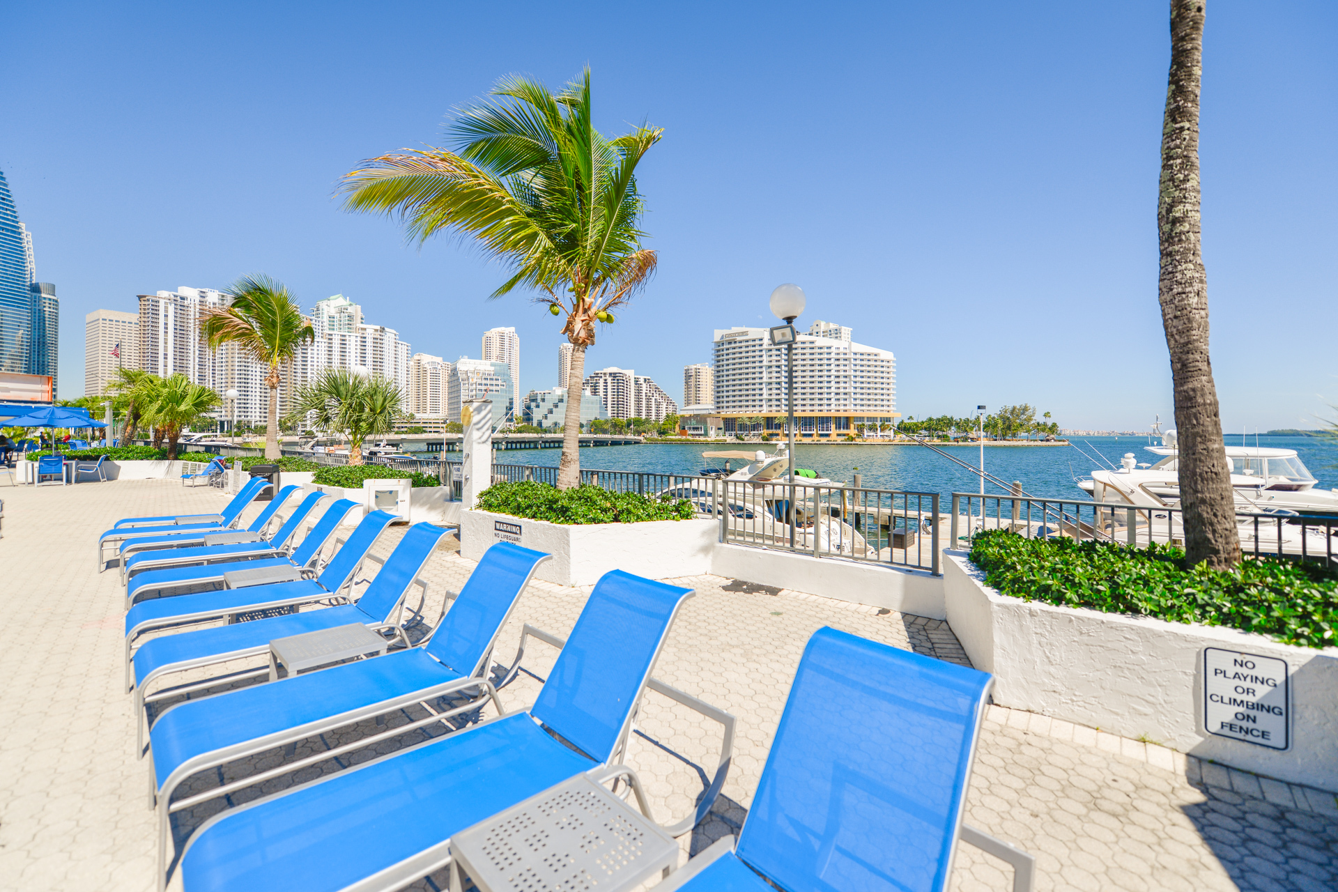 Building Photo - 905 Brickell Bay Dr