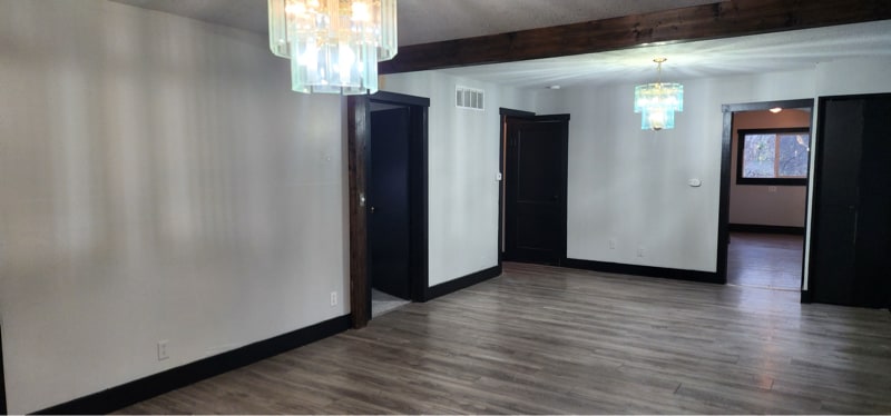 Building Photo - 144 S Main St