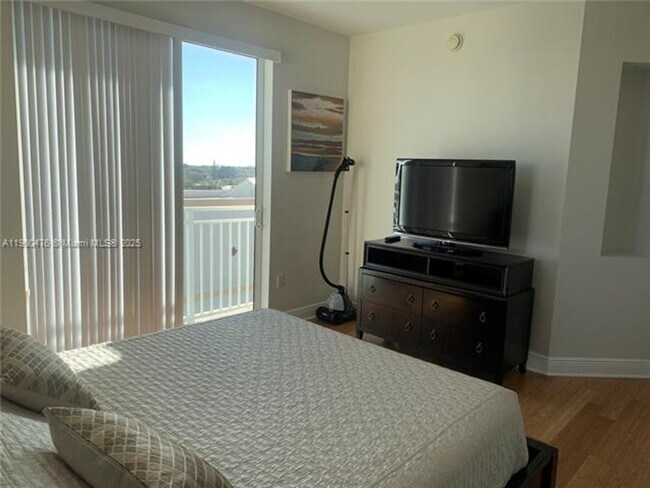 Building Photo - 7275 SW 90th St