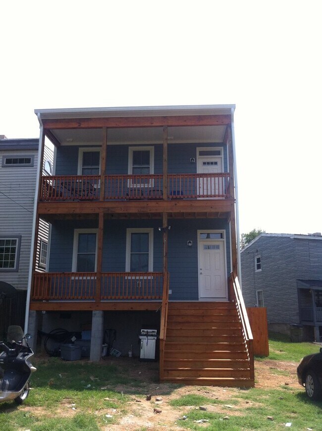 Building Photo - 2008 Cedar St