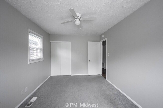 Building Photo - "Charming 4-Bedroom Retreat with Spacious Living in Indianapolis!"