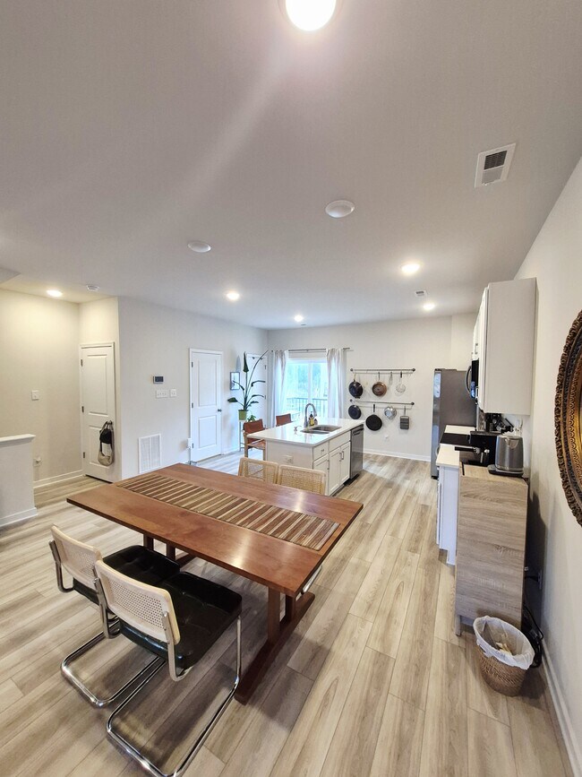 Building Photo - 4012 Pk Trl Dr