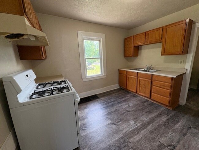 Building Photo - Charming 3-Bedroom Akron Home with Central A/C