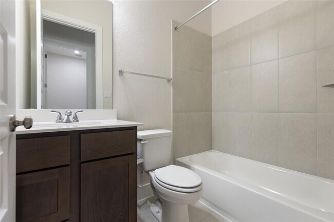 Building Photo - 626 Bay Breeze Dr