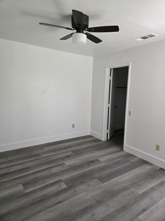 Building Photo - 4928 Westgate Ct