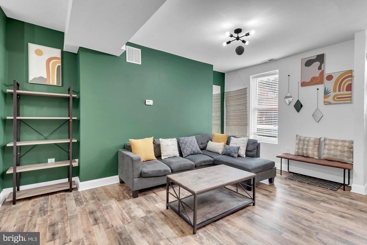 Building Photo - 210 W Read St