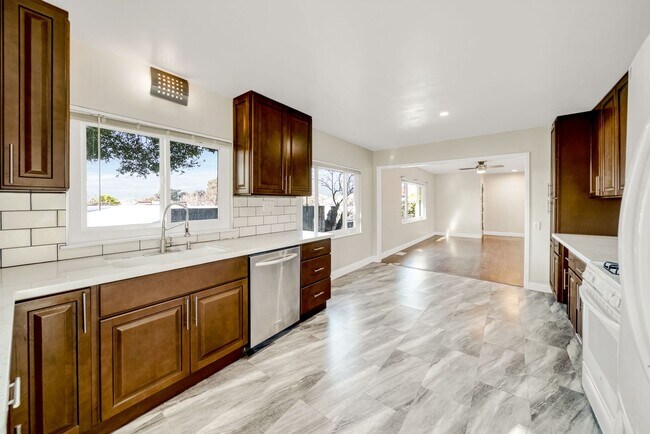 Building Photo - 9714 MacArthur Blvd