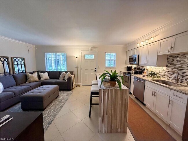 Building Photo - 960 7th St S