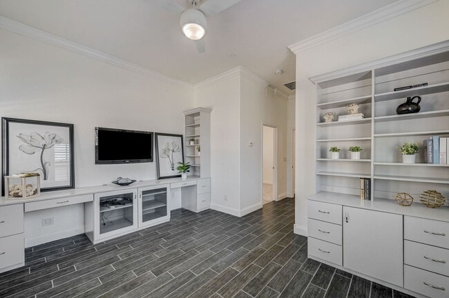 Building Photo - Luxury Single Story 3 Bedroom!