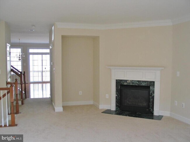 Building Photo - 705 Vestal St