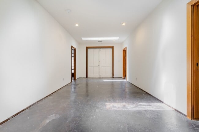 Building Photo - 2602 Kings Rd