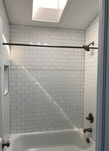 Bathtub and Shower - 8033 S Garrison Way