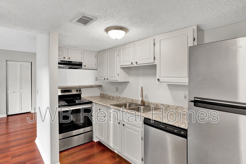 Building Photo - 10825 Key Haven Blvd