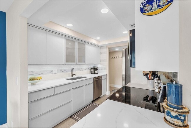 Building Photo - 1111 S Ocean Blvd