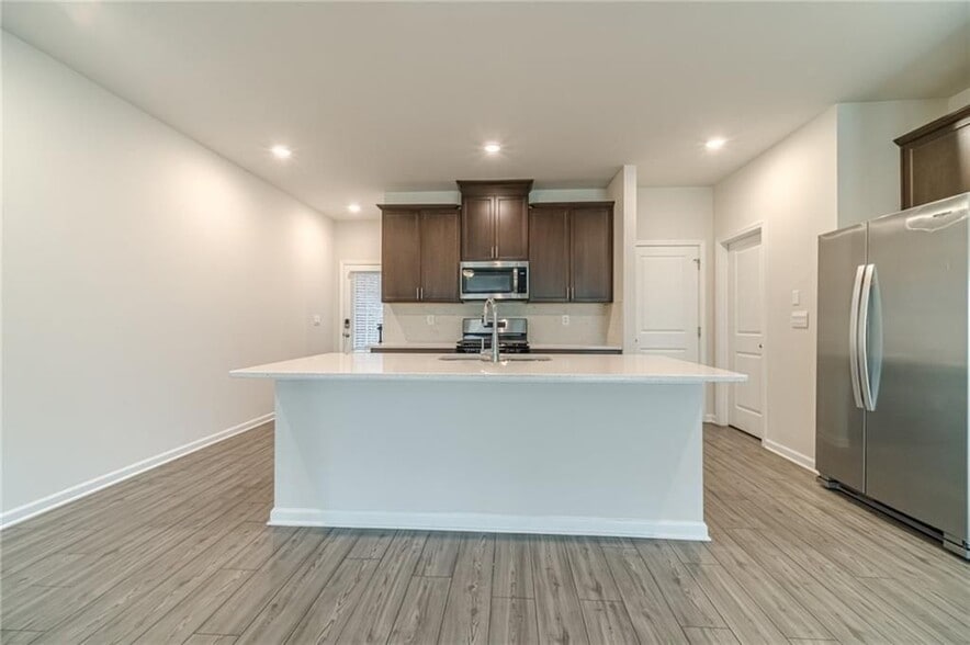 Building Photo - 1412 Villageside Ct