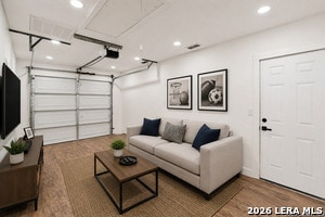 Building Photo - 504 Willow Dr